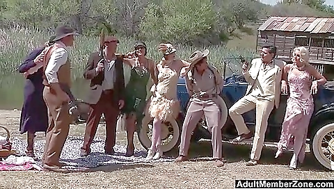 Sexy young chick does it with her pussy Sexy young chick does it with her pussy